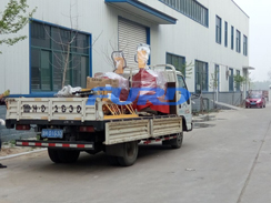 福瑞得機(jī)械手扶壓路機(jī)、框架整平機(jī)已成功裝車及時發(fā)貨