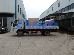 福瑞得機(jī)械瀝青灌縫機(jī)，手扶雙輪壓路機(jī)裝車(chē)成功及時(shí)發(fā)貨