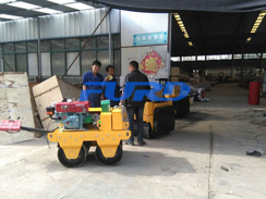 福瑞得機械手扶雙輪壓路機，二次結(jié)構(gòu)澆筑泵及時包貨